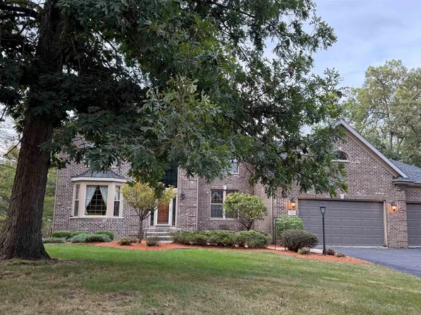 1682 Barberry Cir, Freeport, IL 61032