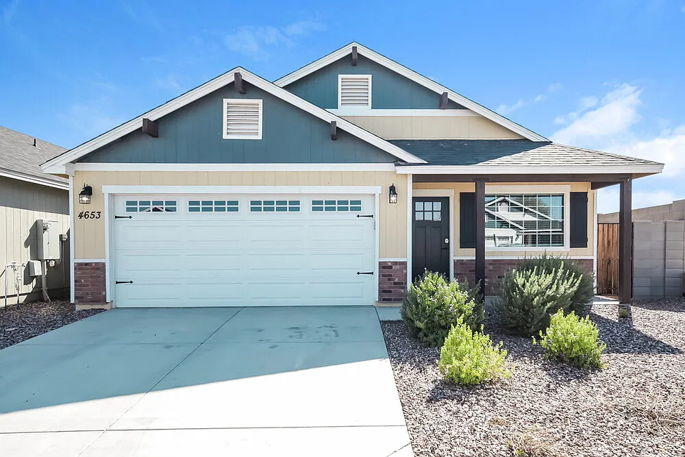 3 bed, 2.0 bath, 1053 sqft, $1,925 — Photo 1