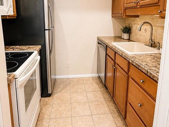 4th image of 600 Edison Ave #638