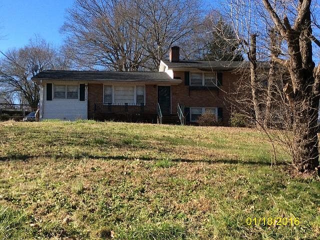 1st image of 121 Montis Dr