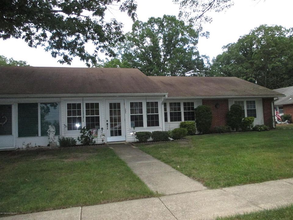 1st image of 389D Portsmouth Dr #389D