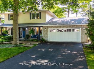 7077 Ridgewood Cres, Niagara Falls, ON L2J2C2