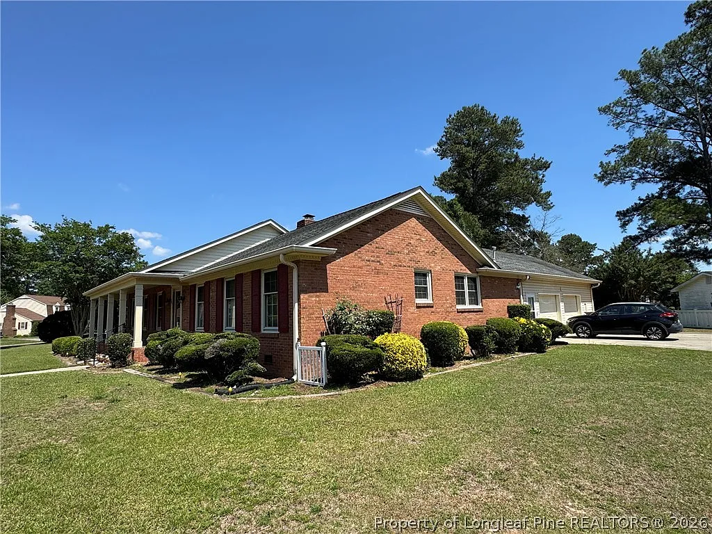 3 bed, 2.0 bath, 1790 sqft, $2,000 — Photo 2