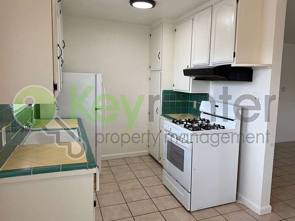 2nd image of 691 El Camino Ave APT 5