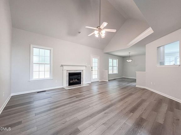 3rd image of 321 Groundsel Pl