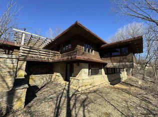 111 Old Darlington Rd, Mineral Point, WI 53565