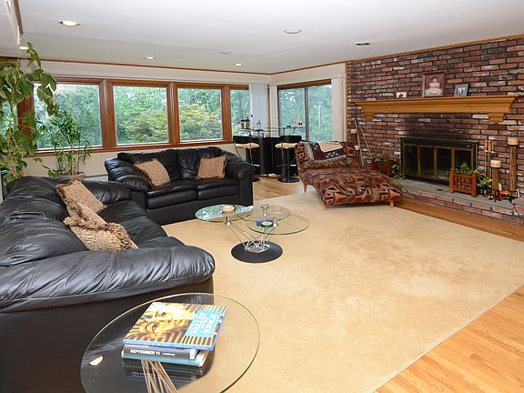3rd image of 54 Mahopac Ave