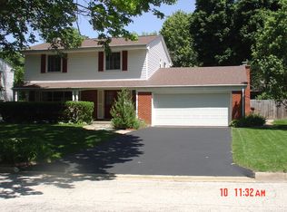 5450 Tam O Shanter Dr, Rockford, IL 61107