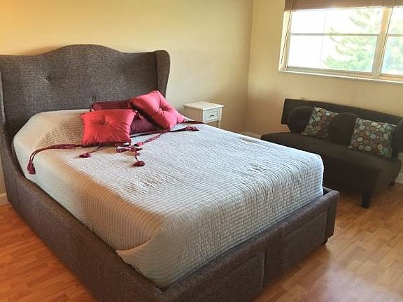 2nd image of 950 Hillcrest Dr APT 307