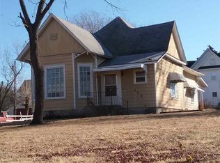 204 N School St, Eureka, KS 67045