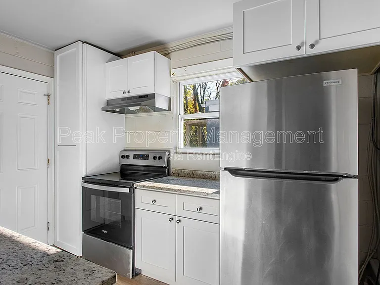 925 N 20th St #D — Photo 7
