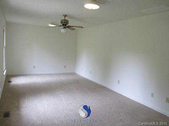 New carpet and paint in great room.