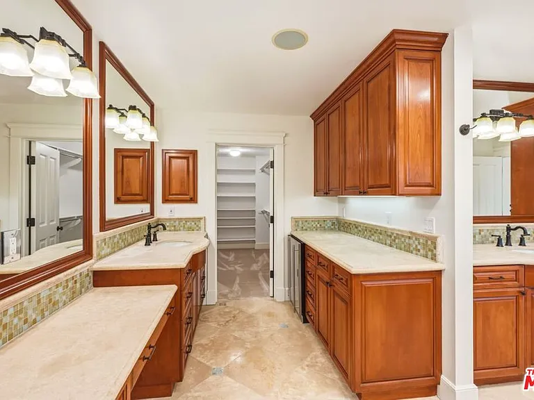 1633 Voorhees Ave — Photo 51