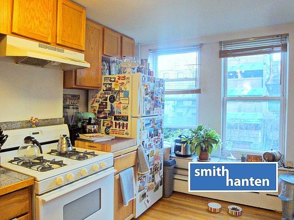 3rd image of 102 Wyckoff St APT 2L
