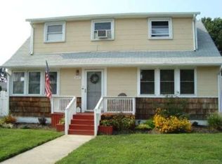 611 Arlington Rd, West Babylon, NY 11704