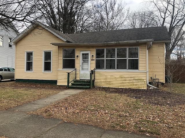 1st image of 208 Oak St