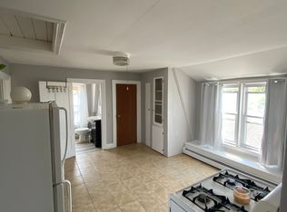 194 Orchard St FLOOR 3, Cranston, RI 02910