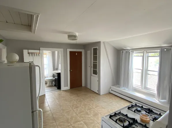 194 Orchard St Floor 3, Cranston, RI 02910