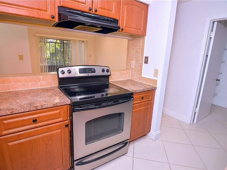 2313 N Congress Ave #12 — Photo 7