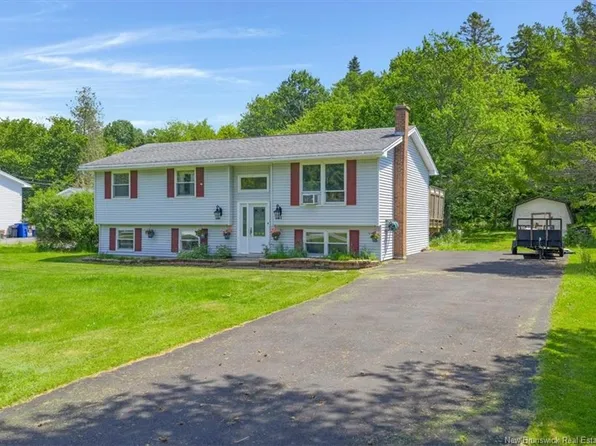 11 Country Cres, Quispamsis, NB E2E 1T3