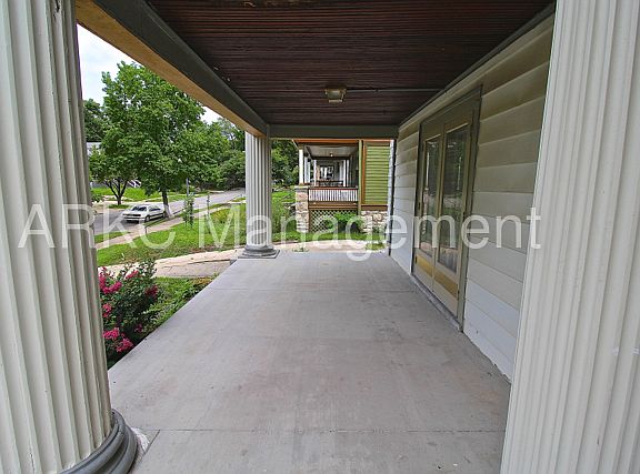 5th image of 4325 Holmes St