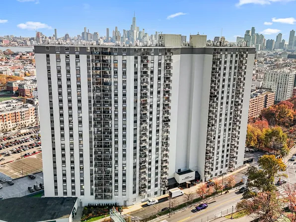 100 Manhattan Avenue image 1 of 30