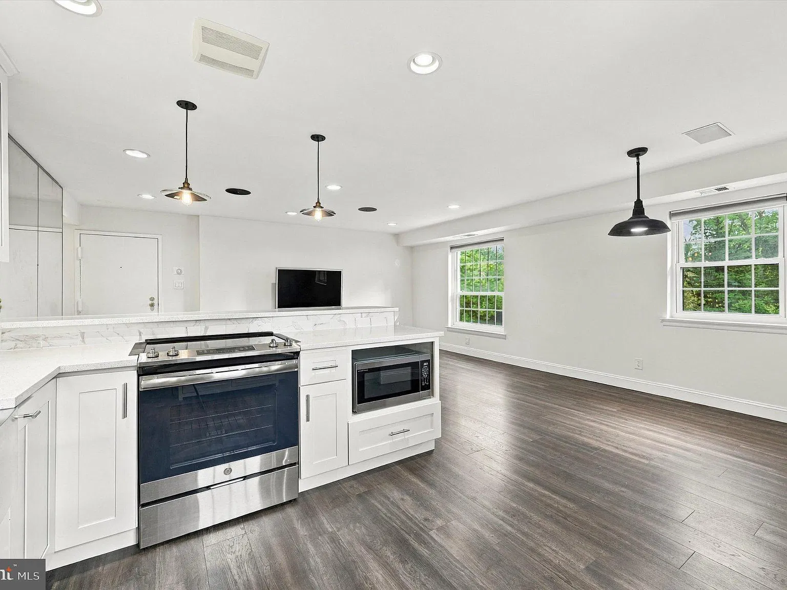 2 bed, 2.0 bath, 1054 sqft, $2,200 — Photo 4