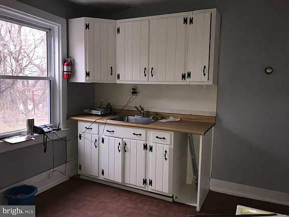 4th image of 24 Wood St