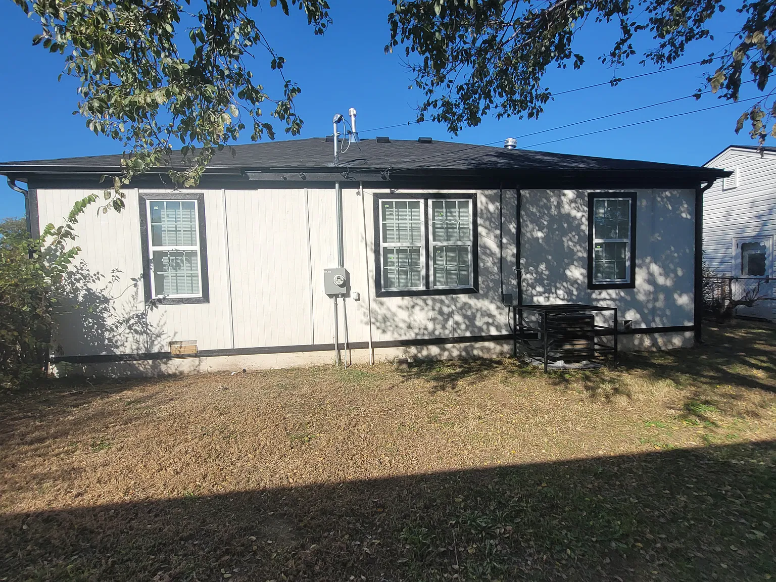3 bed, 875 sqft, $1,200 — Photo 4