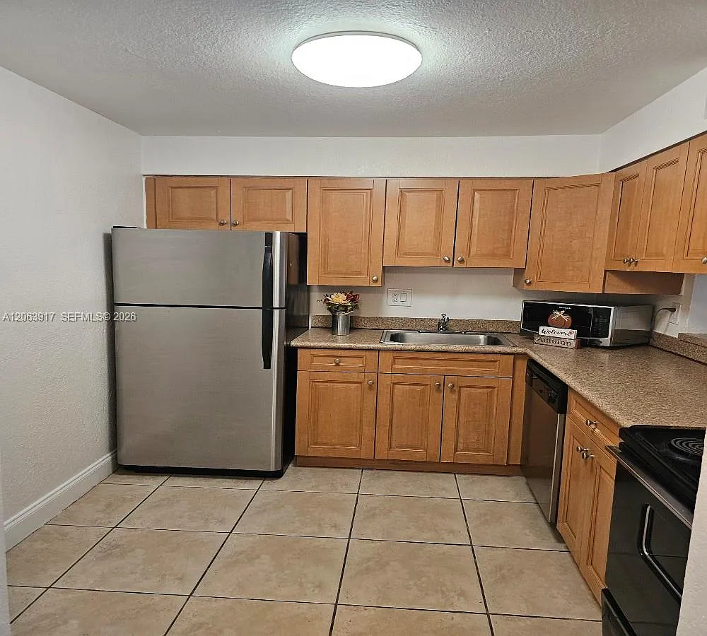 Doral Gardens Ii Condo — Photo 2