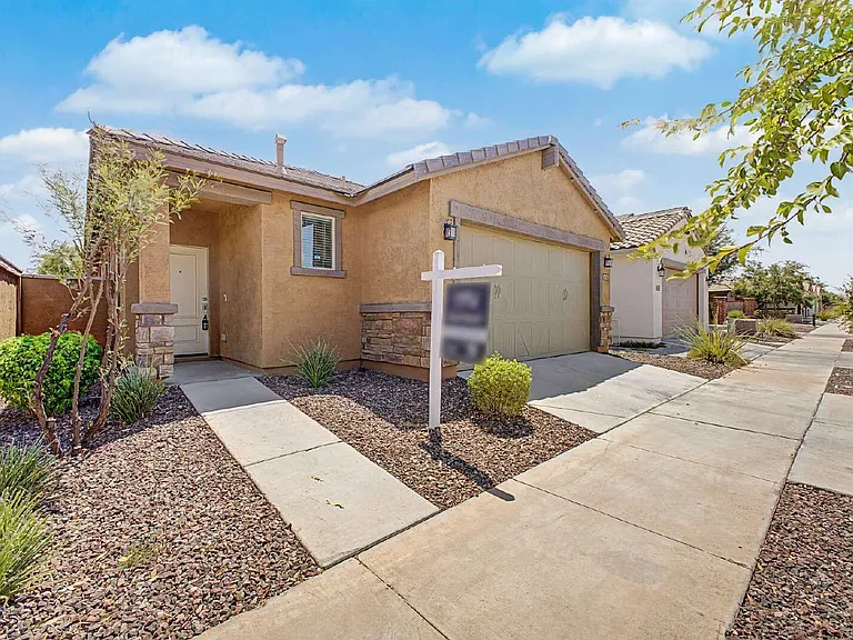 14155 W Georgia Dr — Photo 2