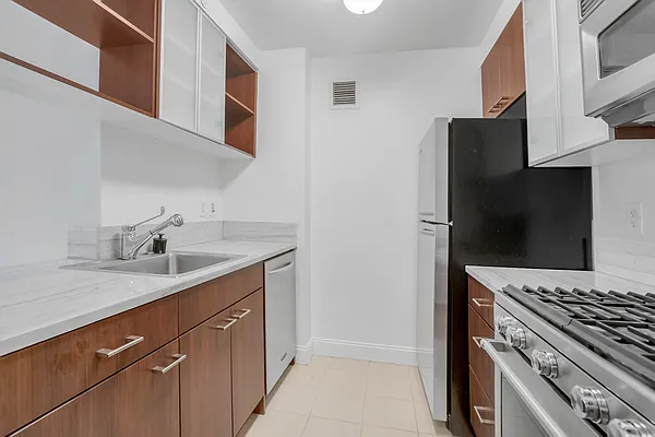 Rented by Douglas Elliman | media 18