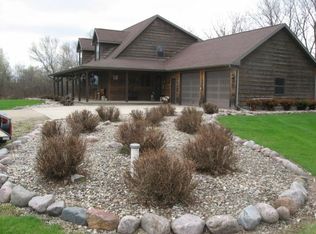 N1367 Julius Dr, Greenville, WI 54942