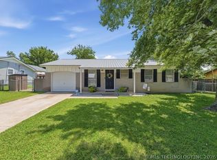 909 Country Club Dr, Hominy, OK 74035
