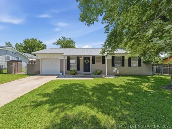 909 Country Club Dr, Hominy, OK 74035