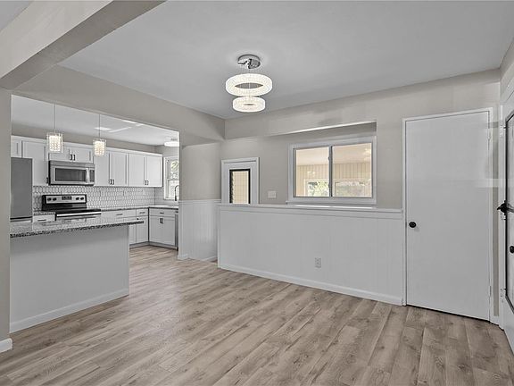 3rd image of 700 Bellarmine Ln