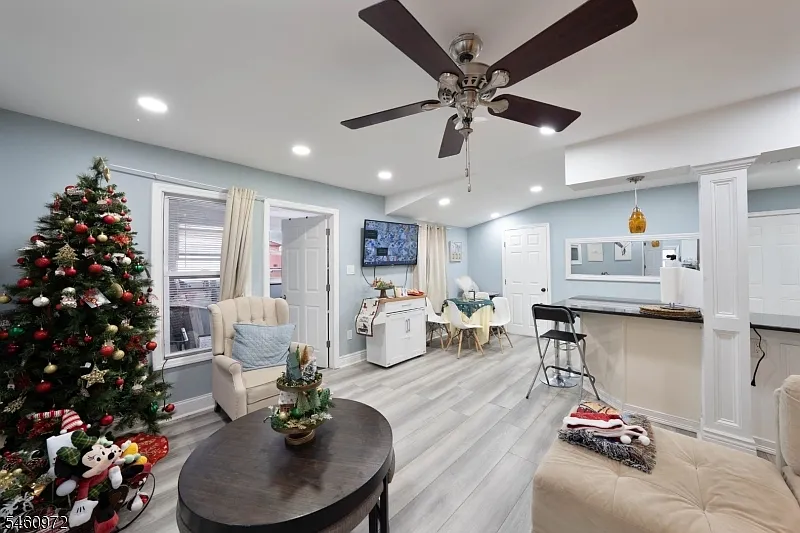 5 bed, 2.0 bath, $3,250 — Photo 4