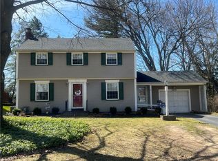 2433 Oakview Dr, Rochester, NY 14617