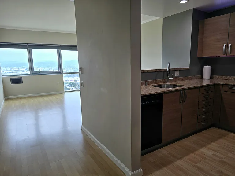 1 Mandalay Pl #1105 — Photo 12