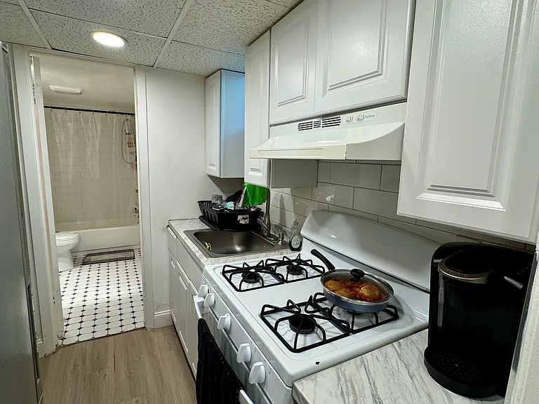 1411 45th St #1FR — Photo 2