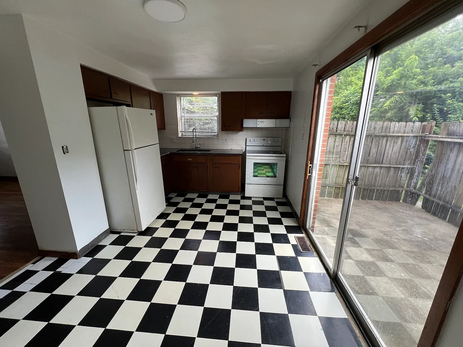 2 bed, 120 sqft, $1,250 — Photo 3