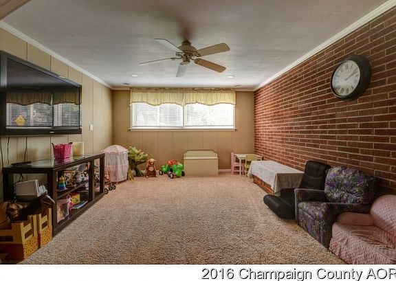 2nd image of 807 Lincoln Dr
