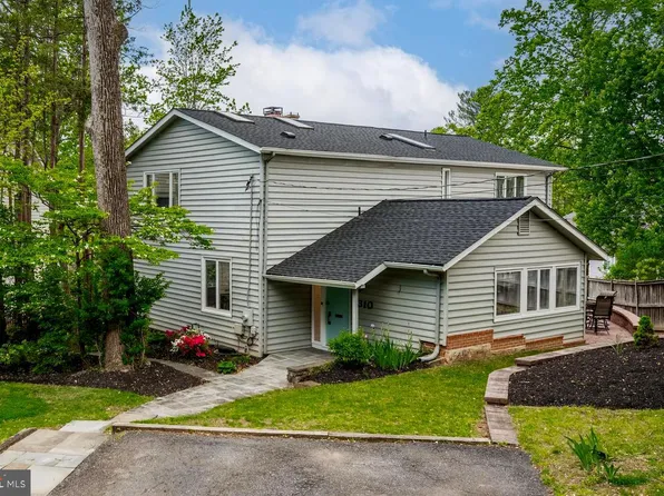 6310 E Halbert Rd, Bethesda, MD 20817