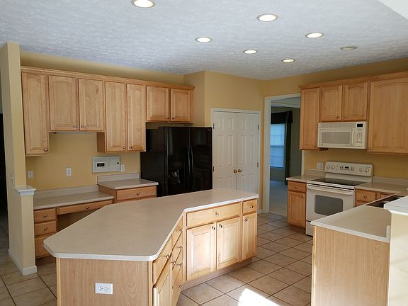 3rd image of 3932 Woodglen Ave