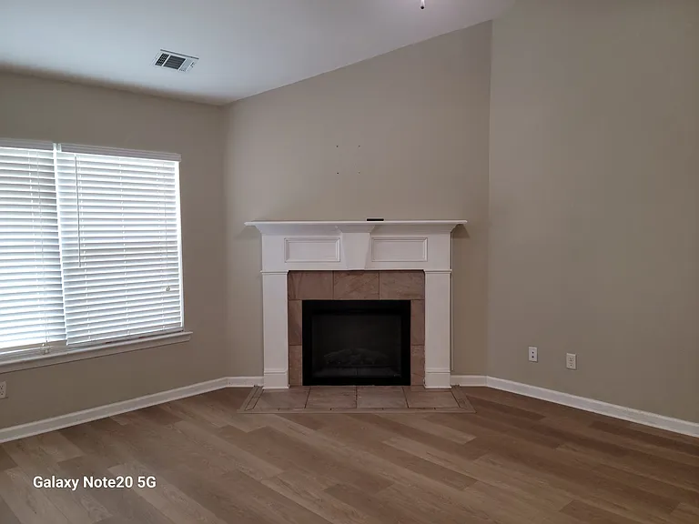 104 Clydesdale Ct — Photo 4