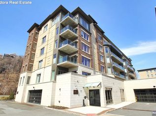 35 Eton Row, Weehawken, NJ 07086