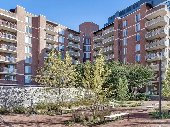 Edgemont at Bethesda Metro