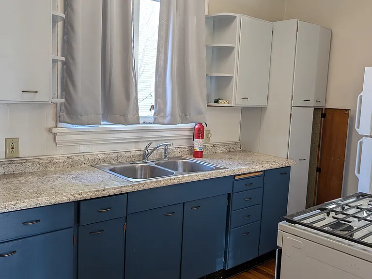 307 Market St #B — Photo 11