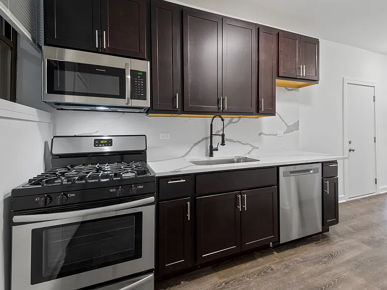 1904 N Whipple St #101 — Photo 2