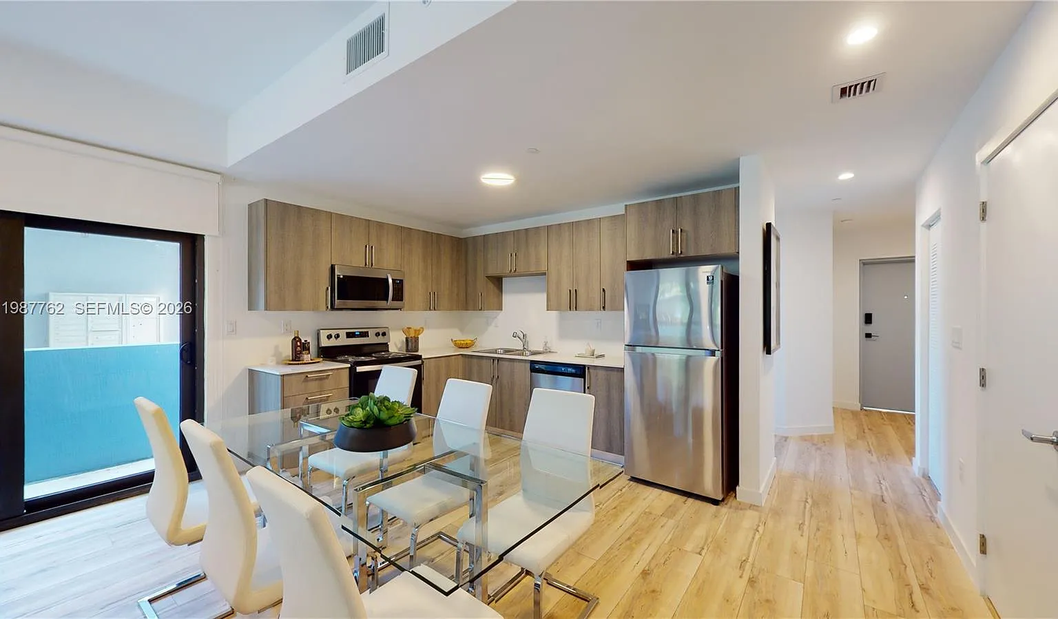 3 bed, 2.5 bath, 1466 sqft, $2,500 — Photo 4